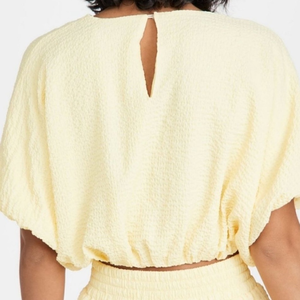 La Ven Voluminous Cropped Balloon Top - Picture 2 of 6